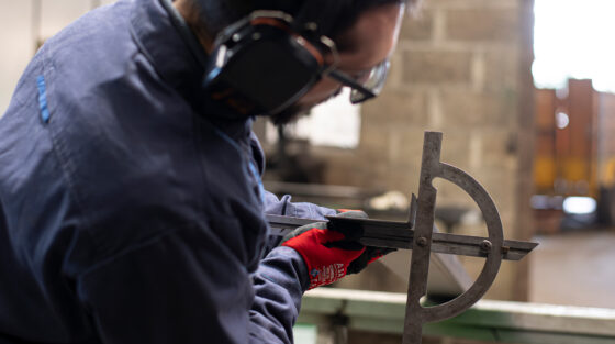 Arthur dans l'atelier Remorques DMS